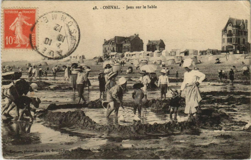 Carte postale ancienne Ault Jeux sur le Sable à Ault