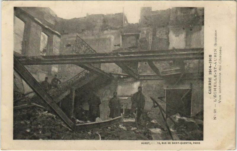 Carte postale ancienne Guerre Military L'Echelle-Saint-Aurin vue intérieure du Chateau à L'Échelle-Saint-Aurin