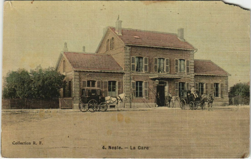 Carte postale ancienne Nesle La Gare à Nesle