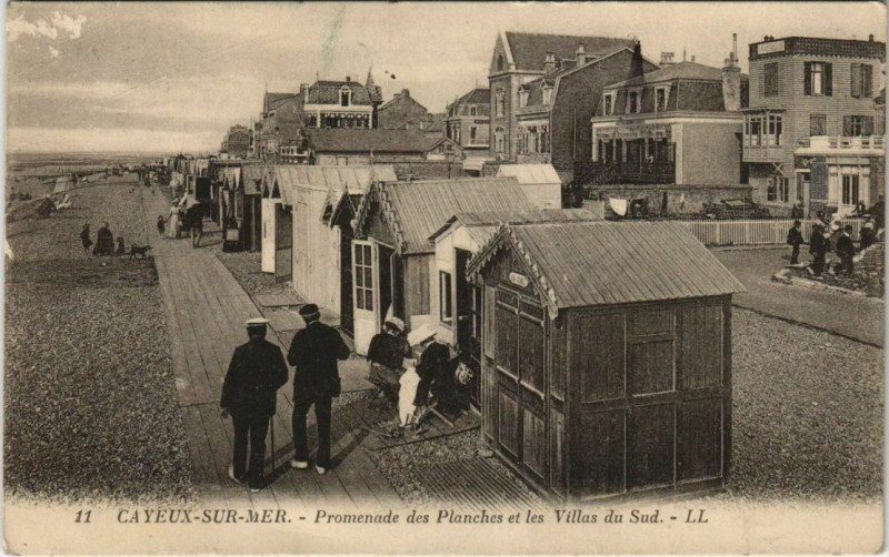 Carte postale ancienne Cayeux-sur-Mer Promenade des Planches et les Villas du sud à Cayeux-sur-Mer