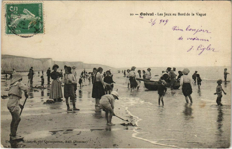 Carte postale ancienne Ault Les Jeux au bords de la Vague à Ault