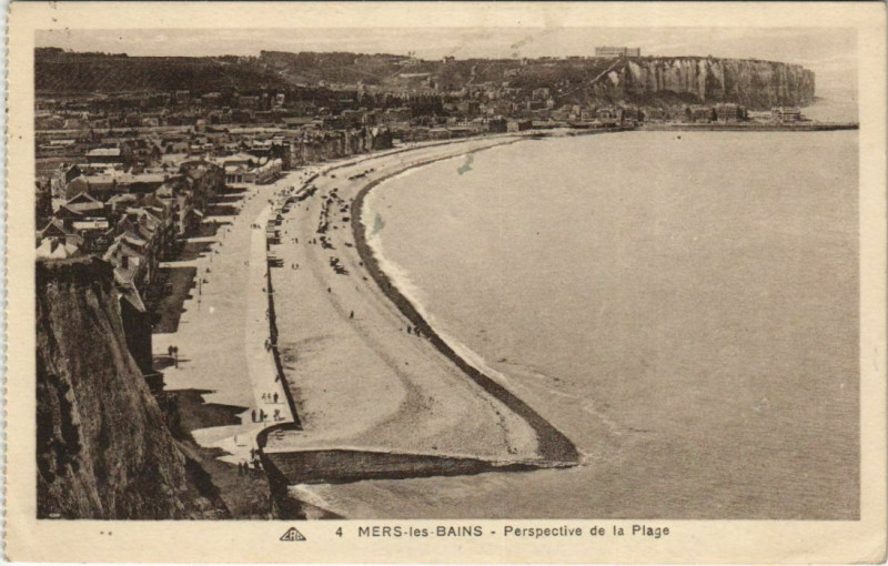 Carte postale ancienne Mers-les-Bains Perspective de la PLage à Mers-les-Bains