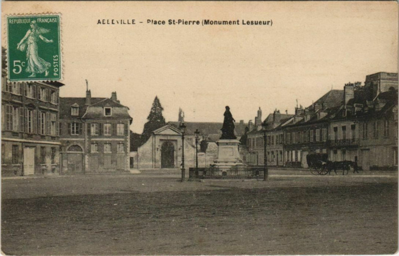 Carte postale ancienne Abbeville Place Saint-Pierre à Abbeville