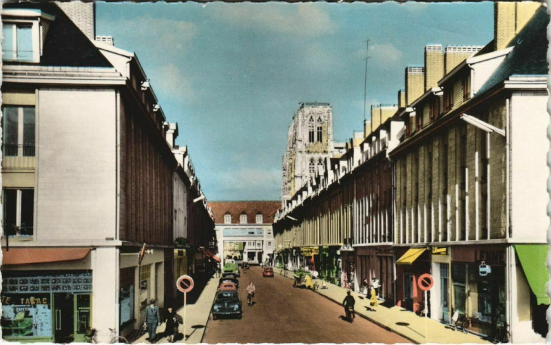 Carte postale ancienne Abbeville Rue Saint-Vulfran à Abbeville