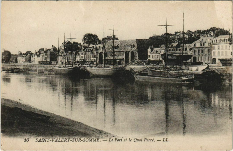 Carte postale ancienne Saint-Valery-sur-Somme Le Port et Quai Perré à Saint-Valery-sur-Somme
