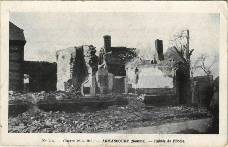 Carte postale ancienne Guerre Military Armancourt Ruines de l'Ecole à Armancourt