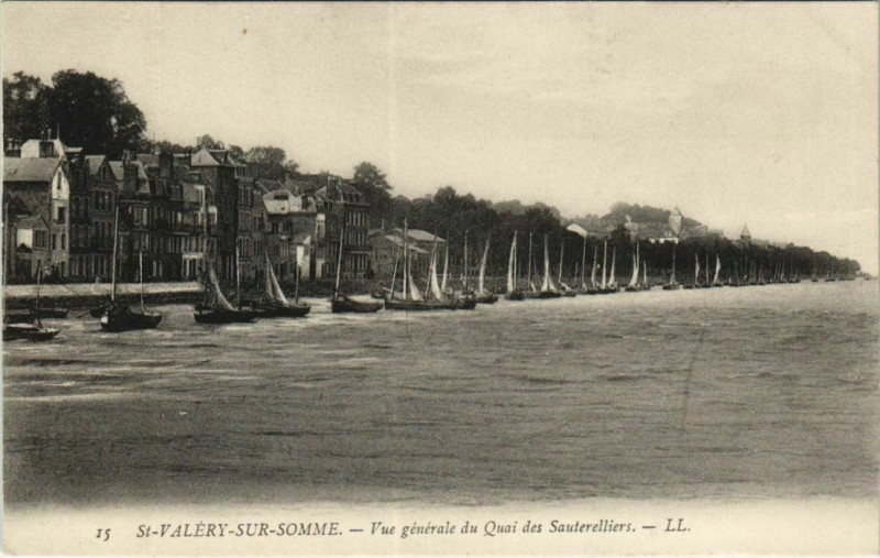 Carte postale ancienne Saint-Valery-sur-Somme Vue générale d Quai des Sauterelliers à Saint-Valery-sur-Somme