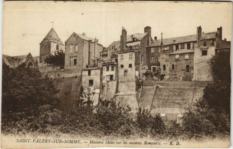 Carte postale ancienne Saint-Valery-sur-Somme Maisons baties sur les Anciens Remparts à Saint-Valery-sur-Somme