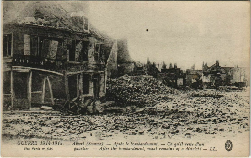 Carte postale ancienne Guerre Militaire Albert apres le bombardement à Albert
