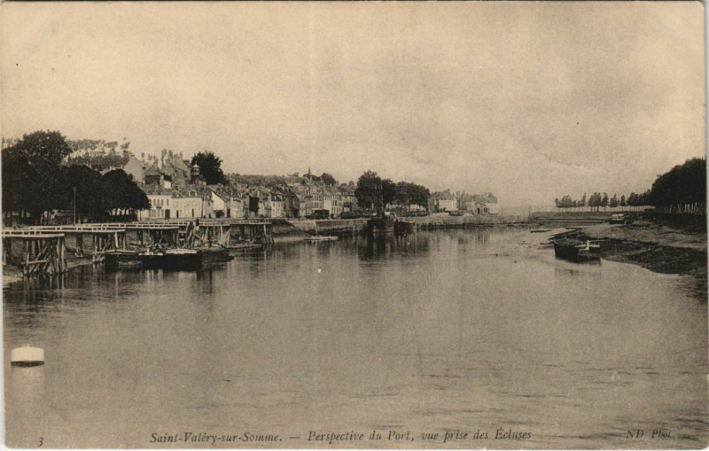 Carte postale ancienne Saint-Valery-sur-Somme Perspective du Port à Saint-Valery-sur-Somme