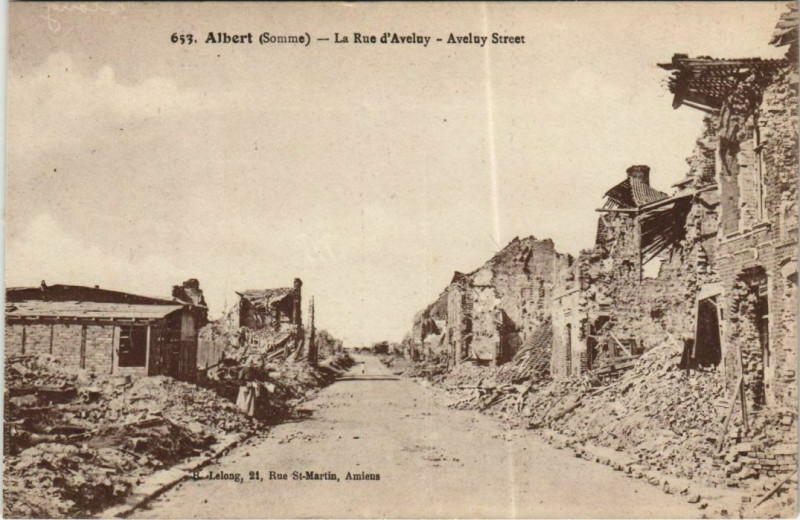 Carte postale ancienne Guerre Militaire Albert Rue d'Aveluy à Albert
