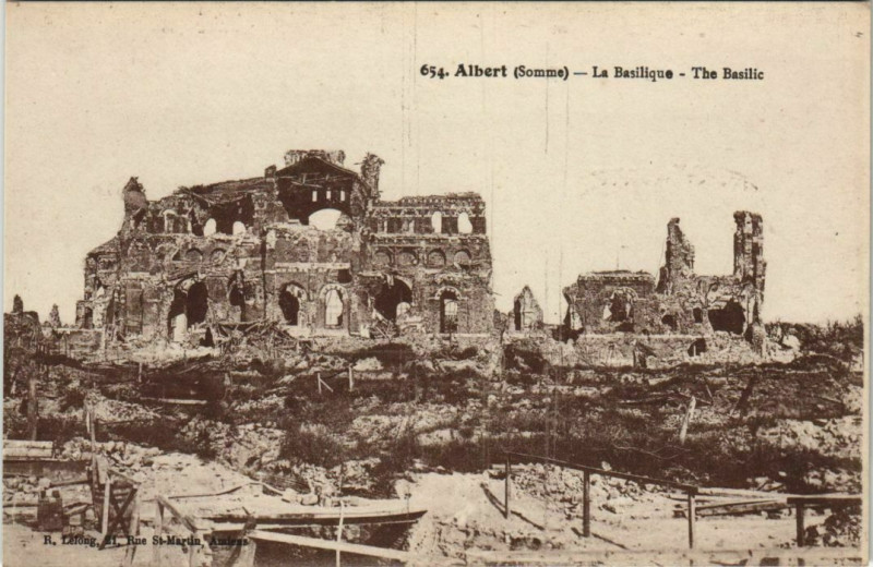Carte postale ancienne Guerre Militaire Albert la Basilique à Albert