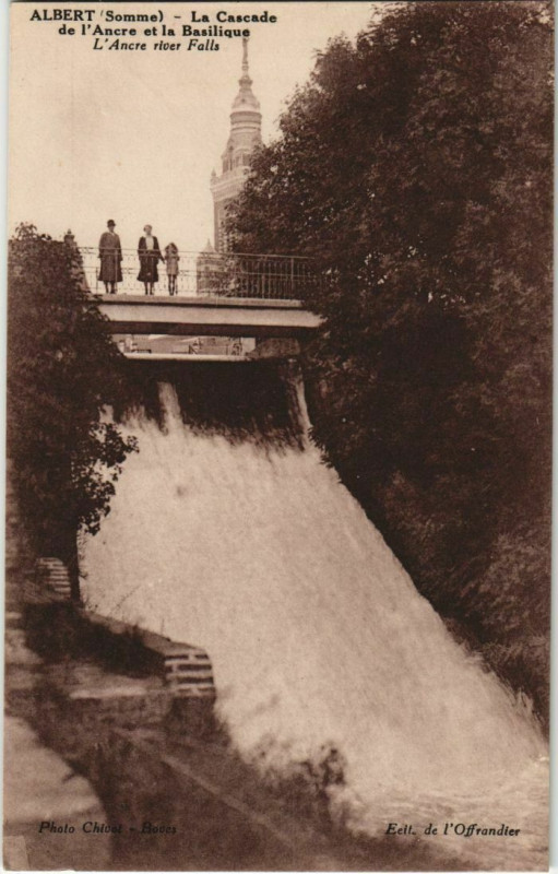Carte postale ancienne Albert La Cascade de l'Ancre et la Basilique à Albert