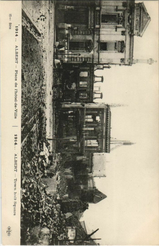 Carte postale ancienne Guerre Militaire Albert Place de l'hotel de ville à Albert