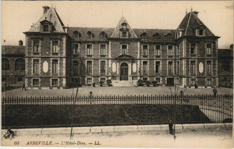 Carte postale ancienne Abbeville Hotel-Dieu à Abbeville