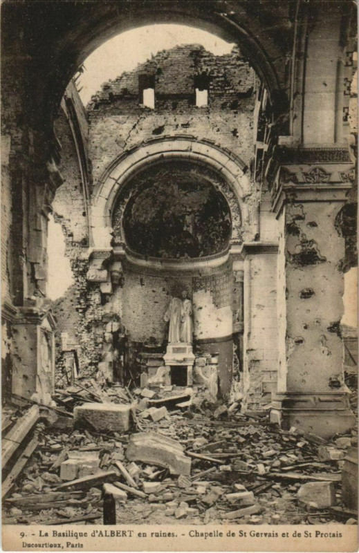 Carte postale ancienne Guerre Militaire Albert la Basilique en ruines à Albert