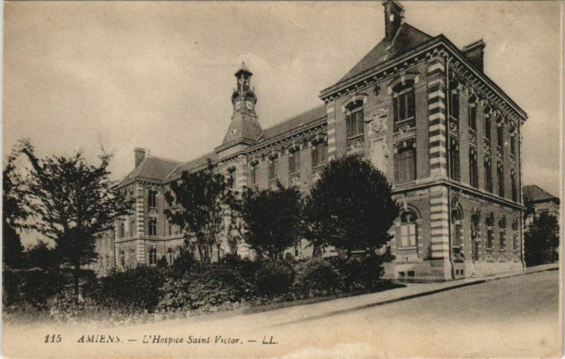 Carte postale ancienne Amiens Hospice Saint-Victor à Amiens
