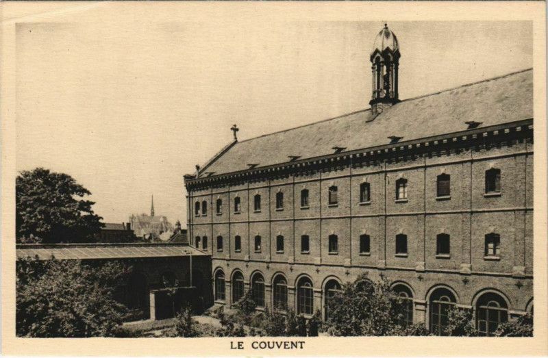 Carte postale ancienne Noviciat franciscain Amiens Le Couvent à Amiens