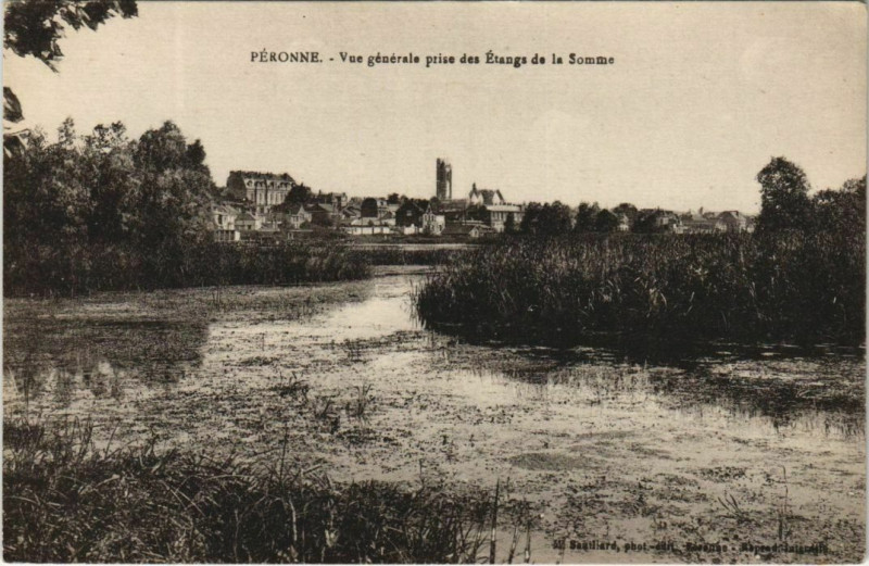 Carte postale ancienne Peronne ve gé prise des Etangs de la Somme à Péronne