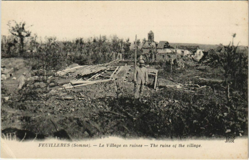 Carte postale ancienne Guerre Militaire Feuilleres Le village en ruines à Feuillères