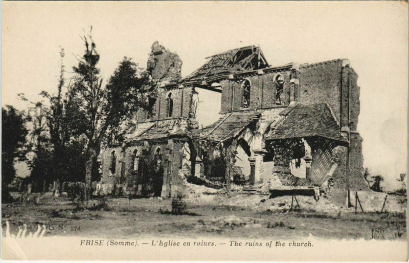 Carte postale ancienne Guerre Militaire Frise Eglise en ruines à Frise