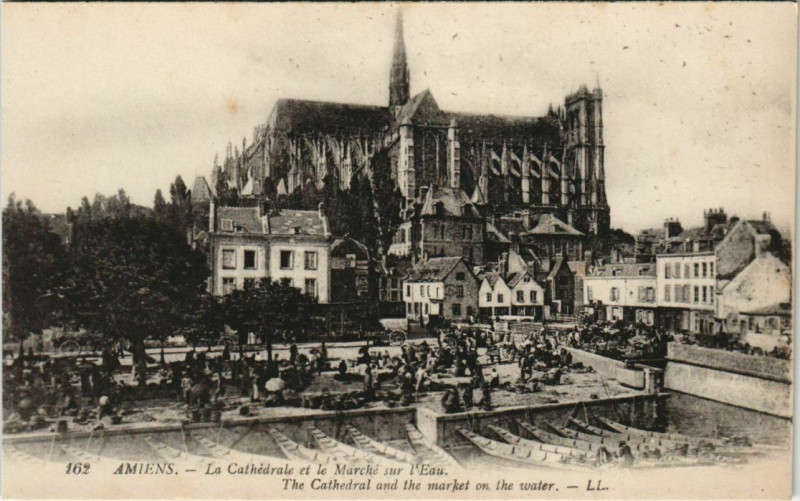 Carte postale ancienne Amiens La Cathédrale à Amiens