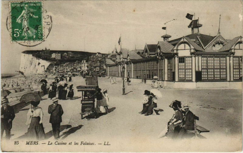 Carte postale ancienne Mers-les-Bains lE Casino et les Falaises à Mers-les-Bains