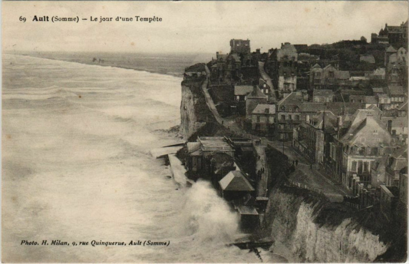 Carte postale ancienne Ault Le jour d'un tempete à Ault