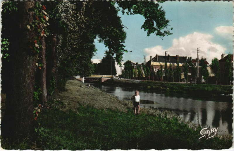 Carte postale ancienne Abbeville Les Rives de la Somme à Abbeville