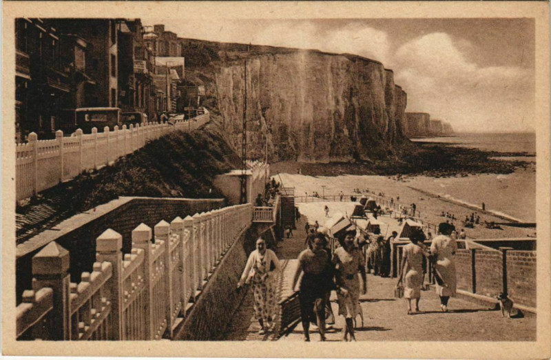 Carte postale ancienne Ault La Descente a la Plage à Ault