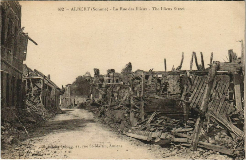 Carte postale ancienne Guerre Military Albert Rue des Illieux à Albert