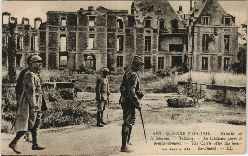 Carte postale ancienne Guerre Military Tilloloy Le Chateau apres le bombardement à Tilloloy