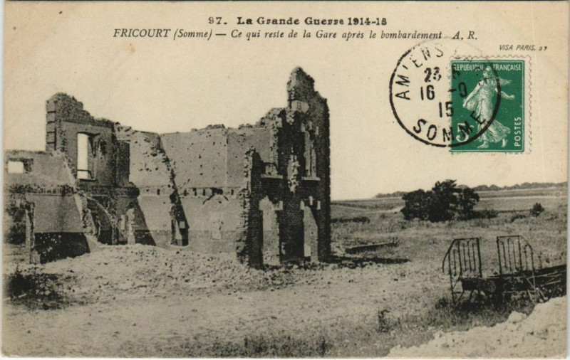 Carte postale ancienne Guerre Military Fricourt La Gare à Fricourt