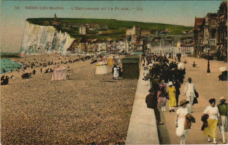 Carte postale ancienne Mers-les-Bains Esplanade et la Plage à Mers-les-Bains