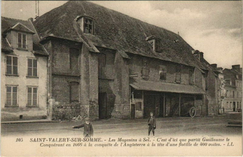Carte postale ancienne Saint-Valery-sur-Somme Les Magasins a Sel à Saint-Valery-sur-Somme