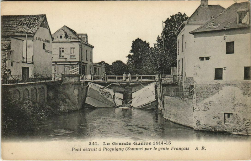Carte postale ancienne Guerre Military Picquigny Pont détruit à Picquigny