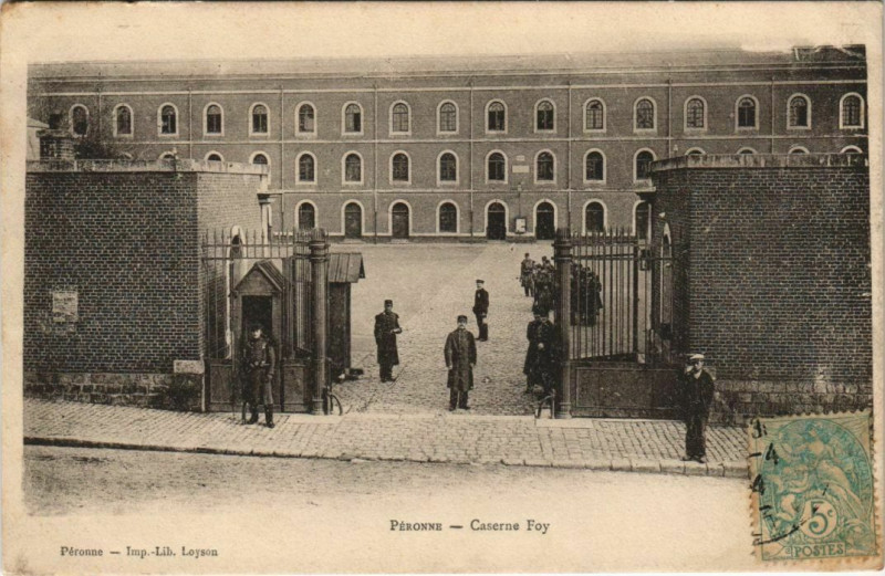 Carte postale ancienne Peronne Caserne Foy à Péronne