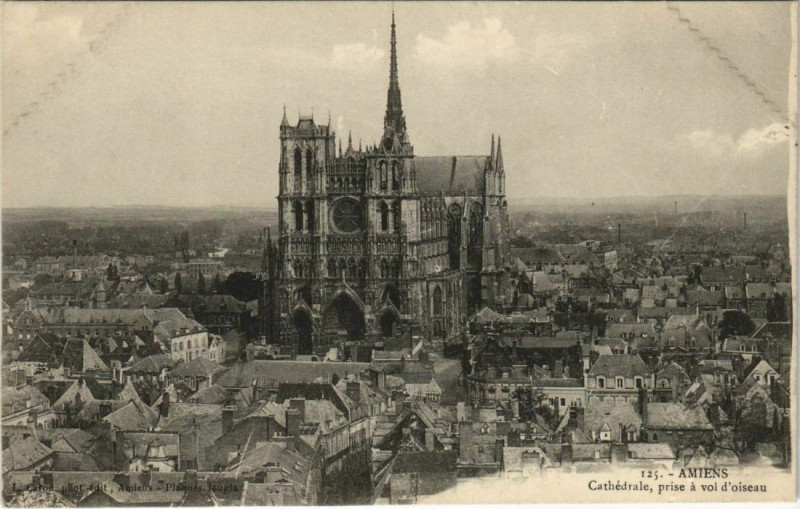 Carte postale ancienne Amiens La Cathédrale à Amiens
