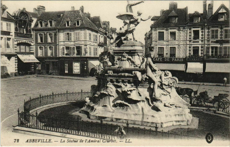 Carte postale ancienne Abbeville Statue de l'Amiral Courbet à Abbeville