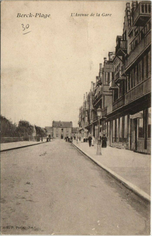 Carte postale ancienne Berck-Plage - L'Avenue de la Gare à Berck