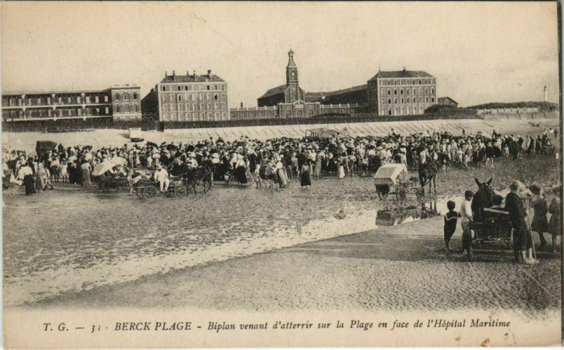 Carte postale ancienne Berck-Plage - Biplan venant d'atterrir sur la Plage à Berck