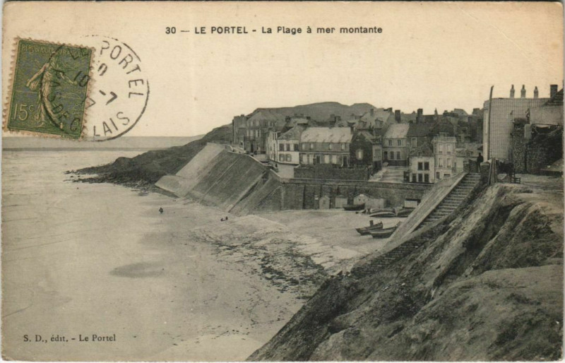 Carte postale ancienne Le Portel La Plage a mer montant au Portel