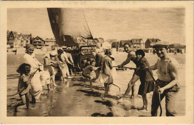 Carte postale ancienne Berck-Plage Mise a lá'eau d'un bateau à Berck