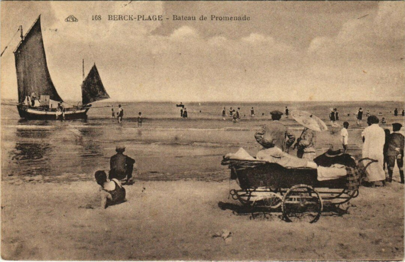 Carte postale ancienne Berck-Plage Bateau de promenade à Berck