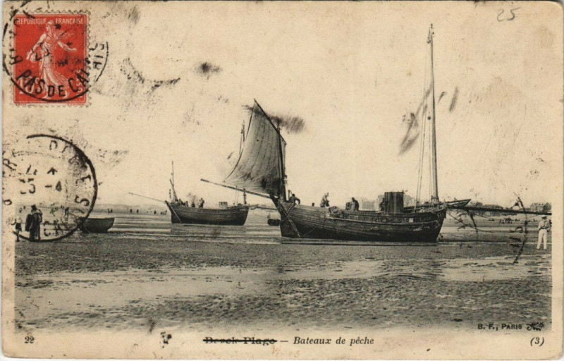Carte postale ancienne Berck-Plage Les Bateaux de peche à Berck