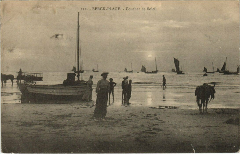 Carte postale ancienne Berck-Plage Coucher de Soleil à Berck