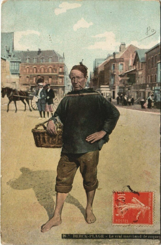 Carte postale ancienne Berck-Plage Marchand de coques à Berck