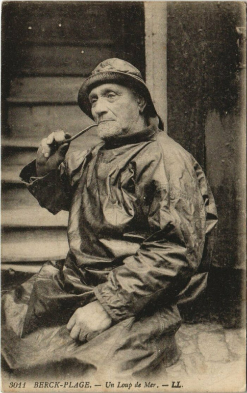 Carte postale ancienne Berck-Plage Un Loup de mer à Berck