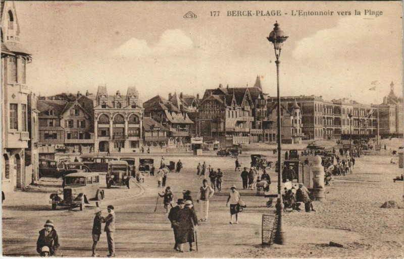 Carte postale ancienne Berck-Plage Entonnoir vers la plage à Berck
