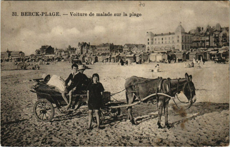 Carte postale ancienne Berck-Plage Voiture de malade sur la plage à Berck